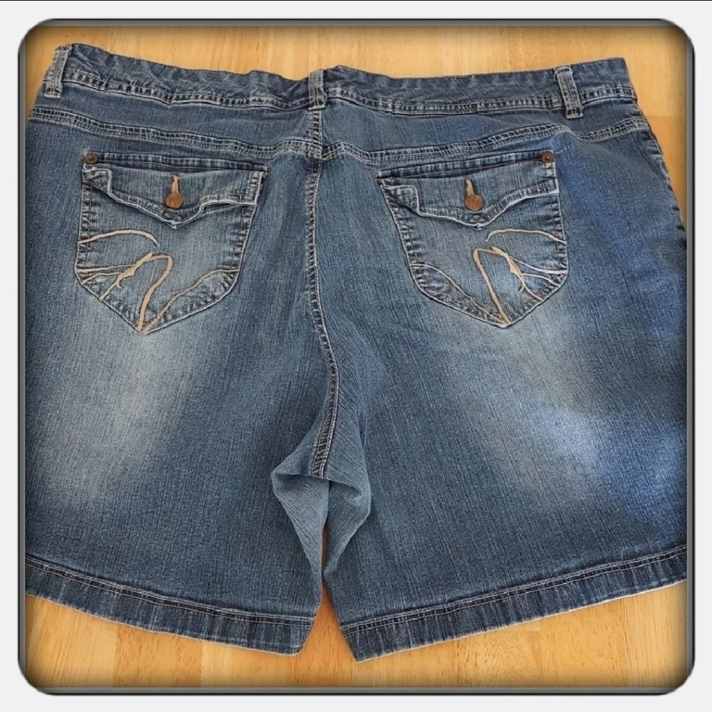 Woman's Blue Denim Shorts Size 24W